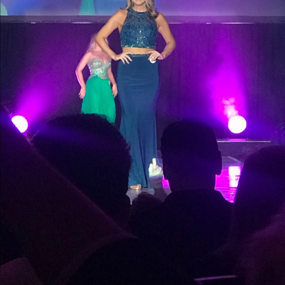 Prom/pageant gown